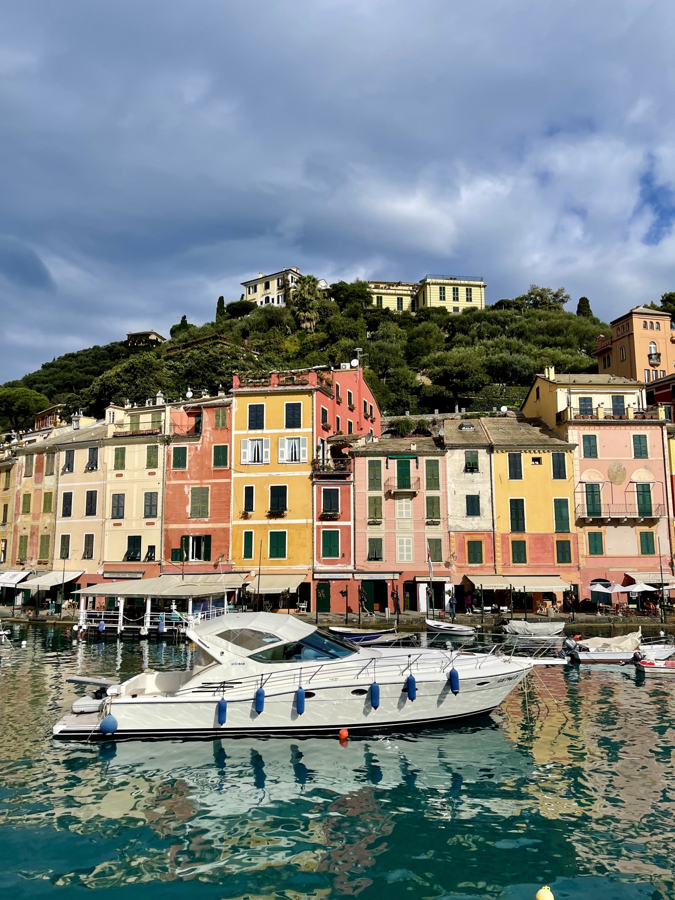 Vista di Portofino su mare e parco naturale