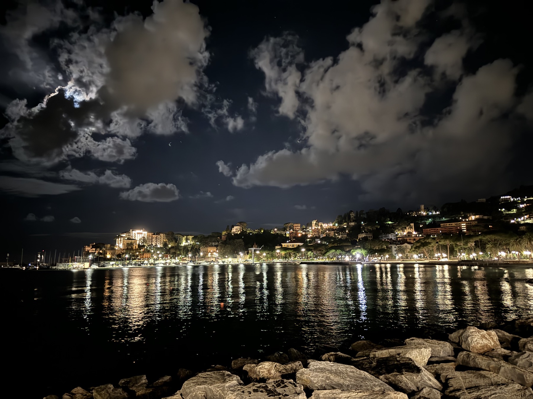 Sentiero di Rapallo con vista baia