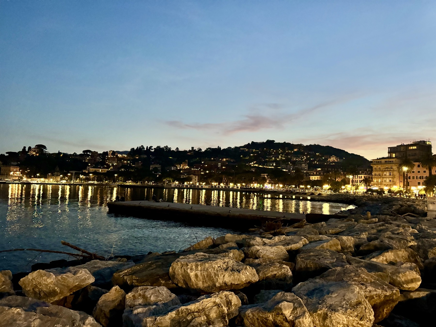 Costa di Rapallo con sentieri e vista mare